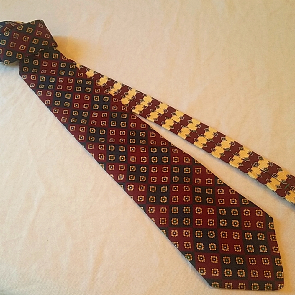 Tommy Hilfiger Italian Silk Tie Classic Navy Burgundy